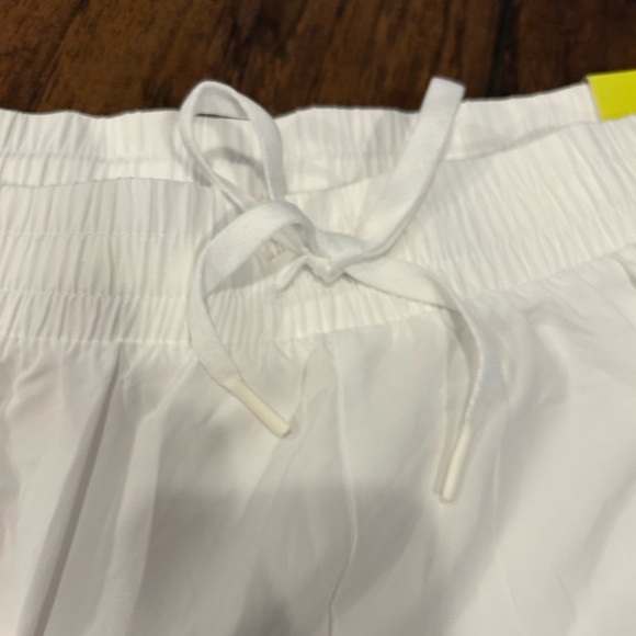 XL High White Rise Flutter Shorts - Picture 3 of 7